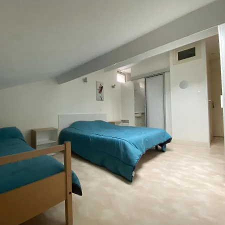 T2 En Centre-ville De Avec Wi-fi, Proche Thermes Et Commerces - Fr-1-541-72 דירה