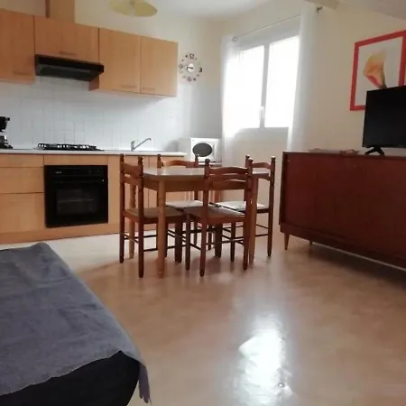 T2 En Centre-ville De Avec Wi-fi, Proche Thermes Et Commerces - Fr-1-541-72 * לה רוש-פוזה